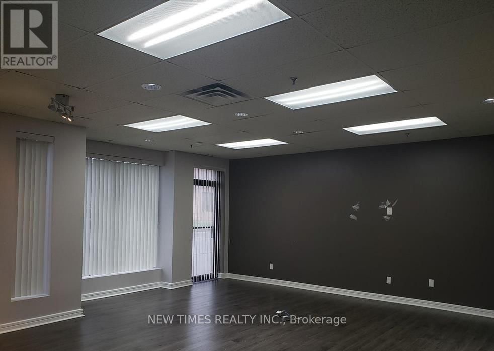 2 - 240 RIVIERA DRIVE Image 6