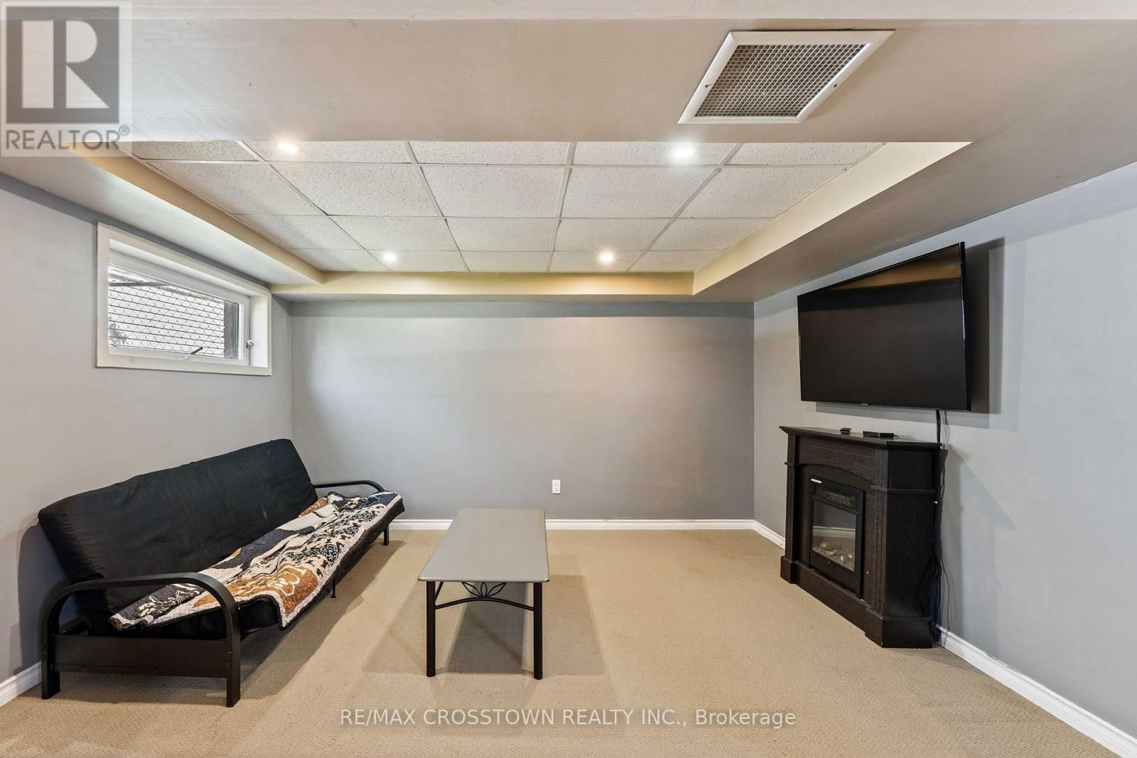 204 CAMILLA CRESCENT Image 24