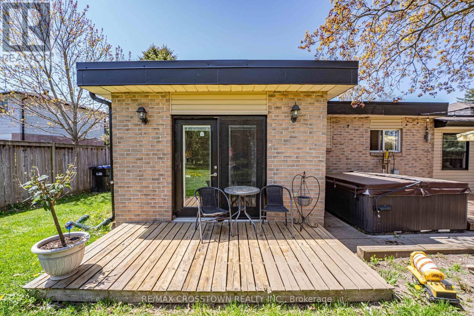 204 CAMILLA CRESCENT Image 30