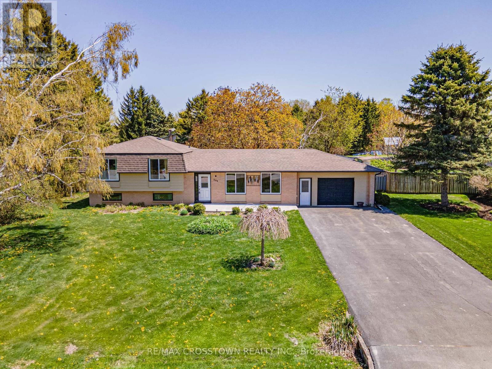 204 CAMILLA CRESCENT Image 36
