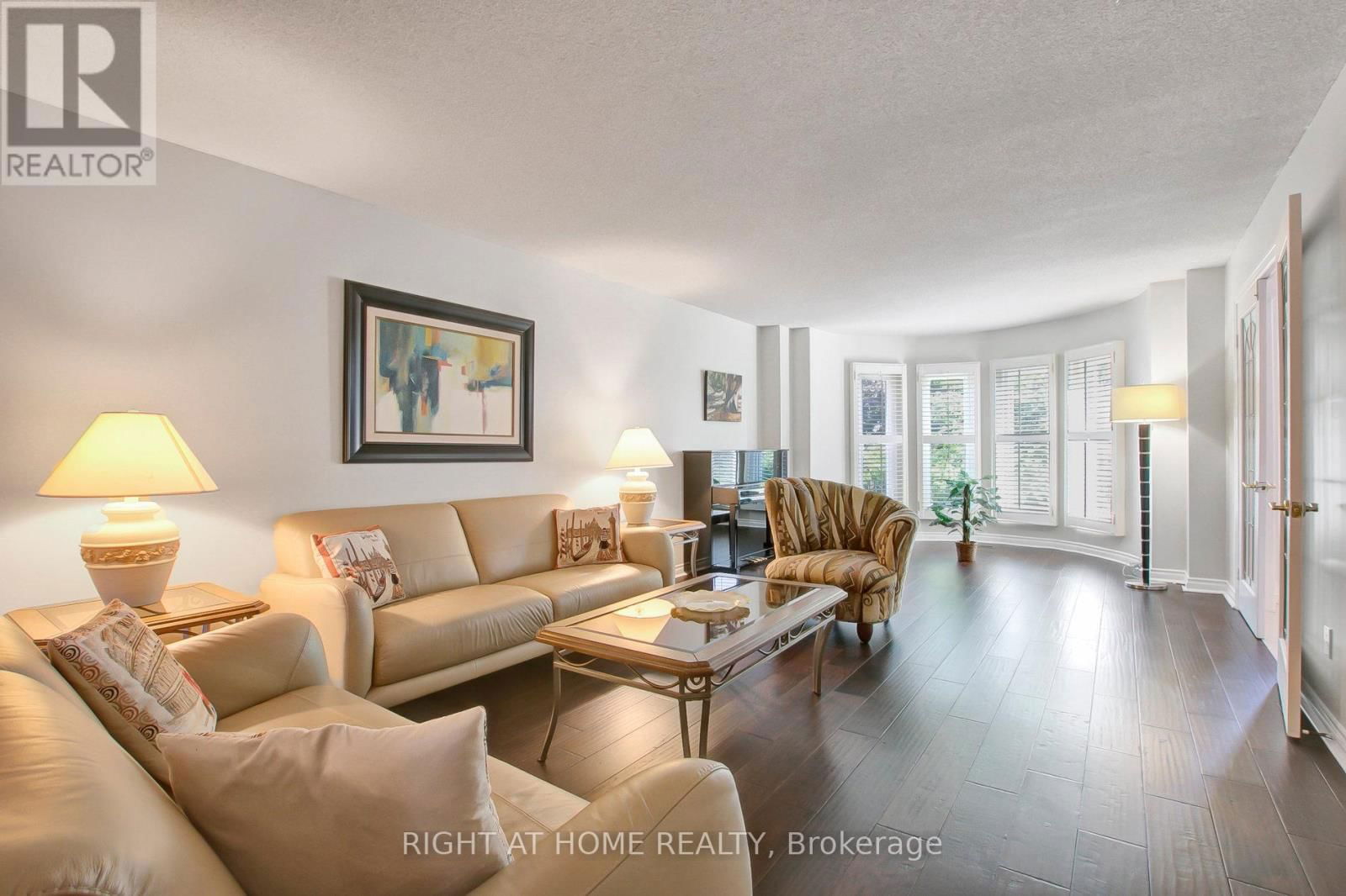 53 WALTHAM CRESCENT Image 10