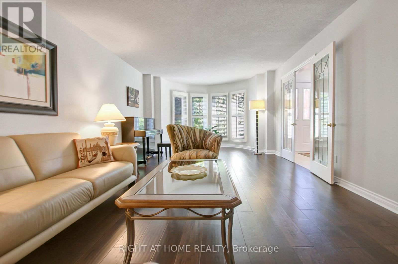 53 WALTHAM CRESCENT Image 12