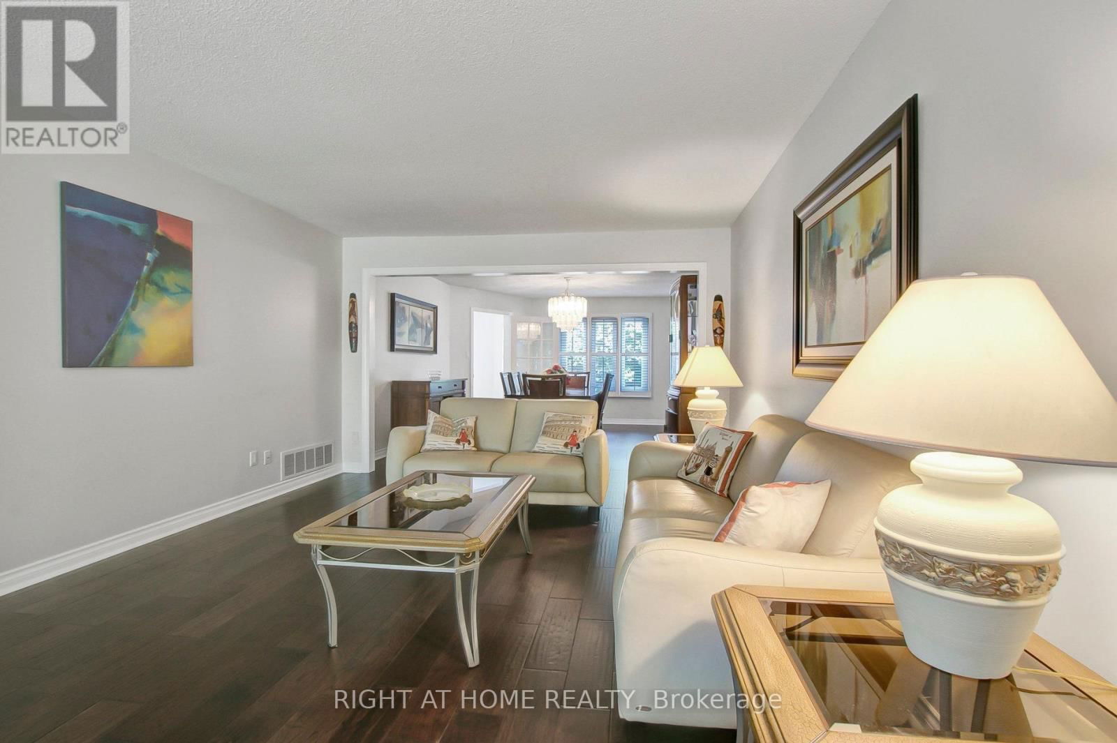 53 WALTHAM CRESCENT Image 14