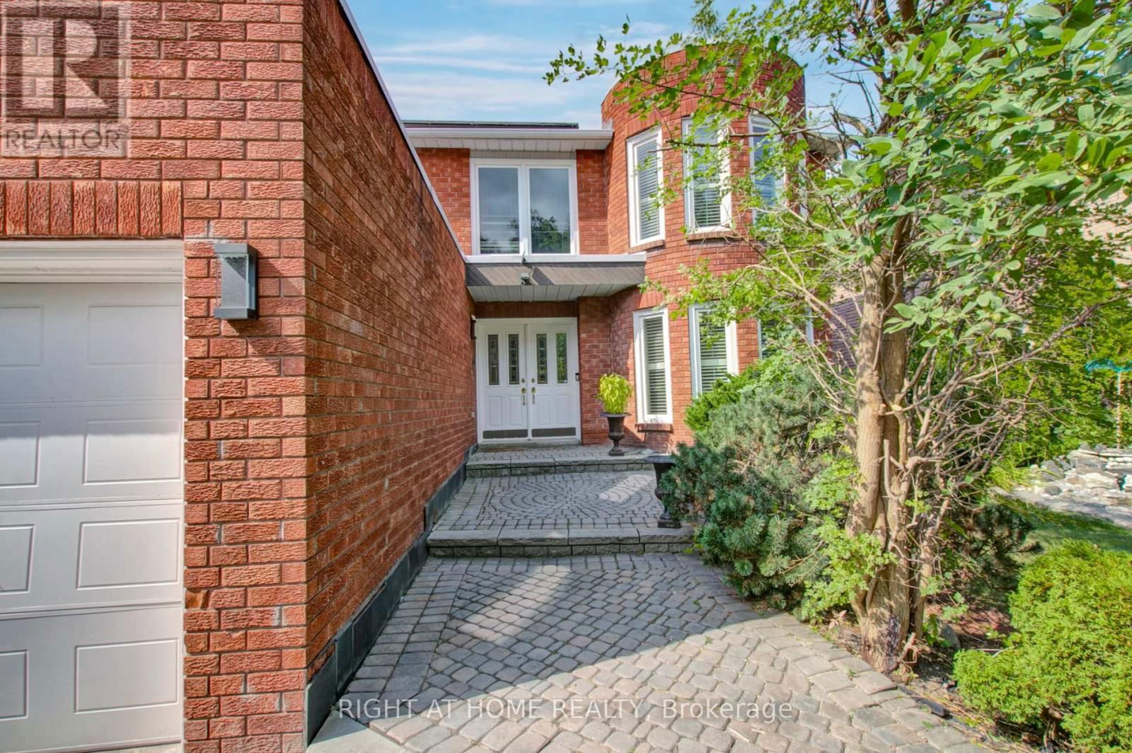53 WALTHAM CRESCENT Image 2