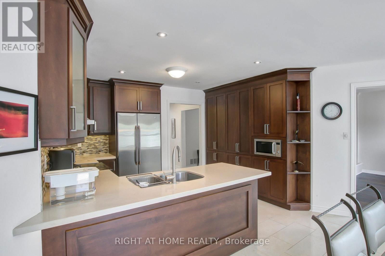 53 WALTHAM CRESCENT Image 21