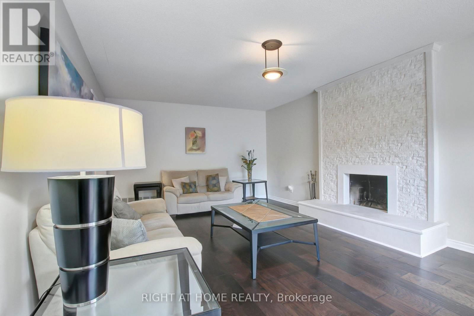 53 WALTHAM CRESCENT Image 25