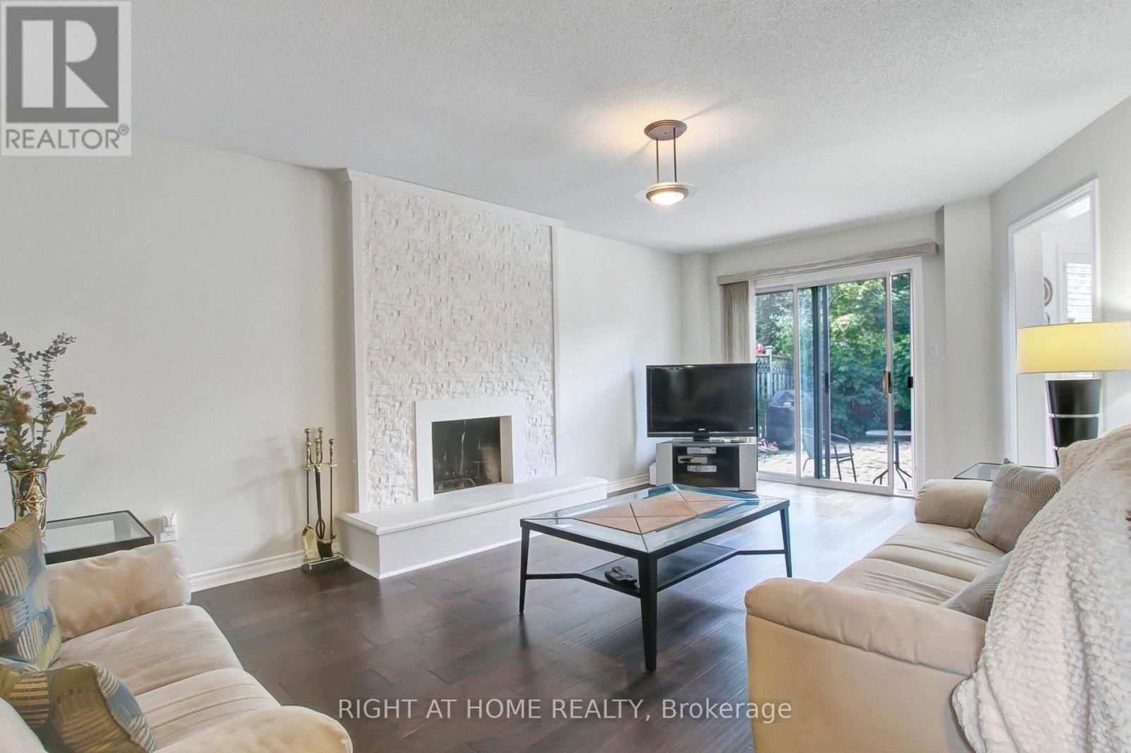 53 WALTHAM CRESCENT Image 26