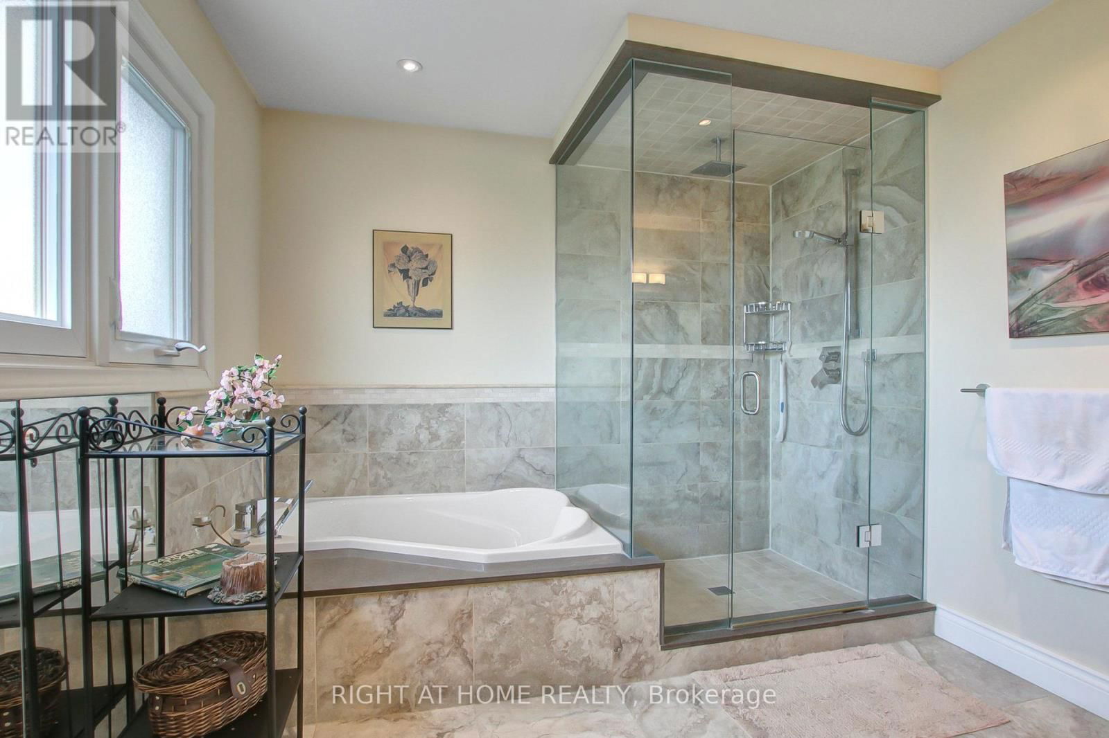 53 WALTHAM CRESCENT Image 34