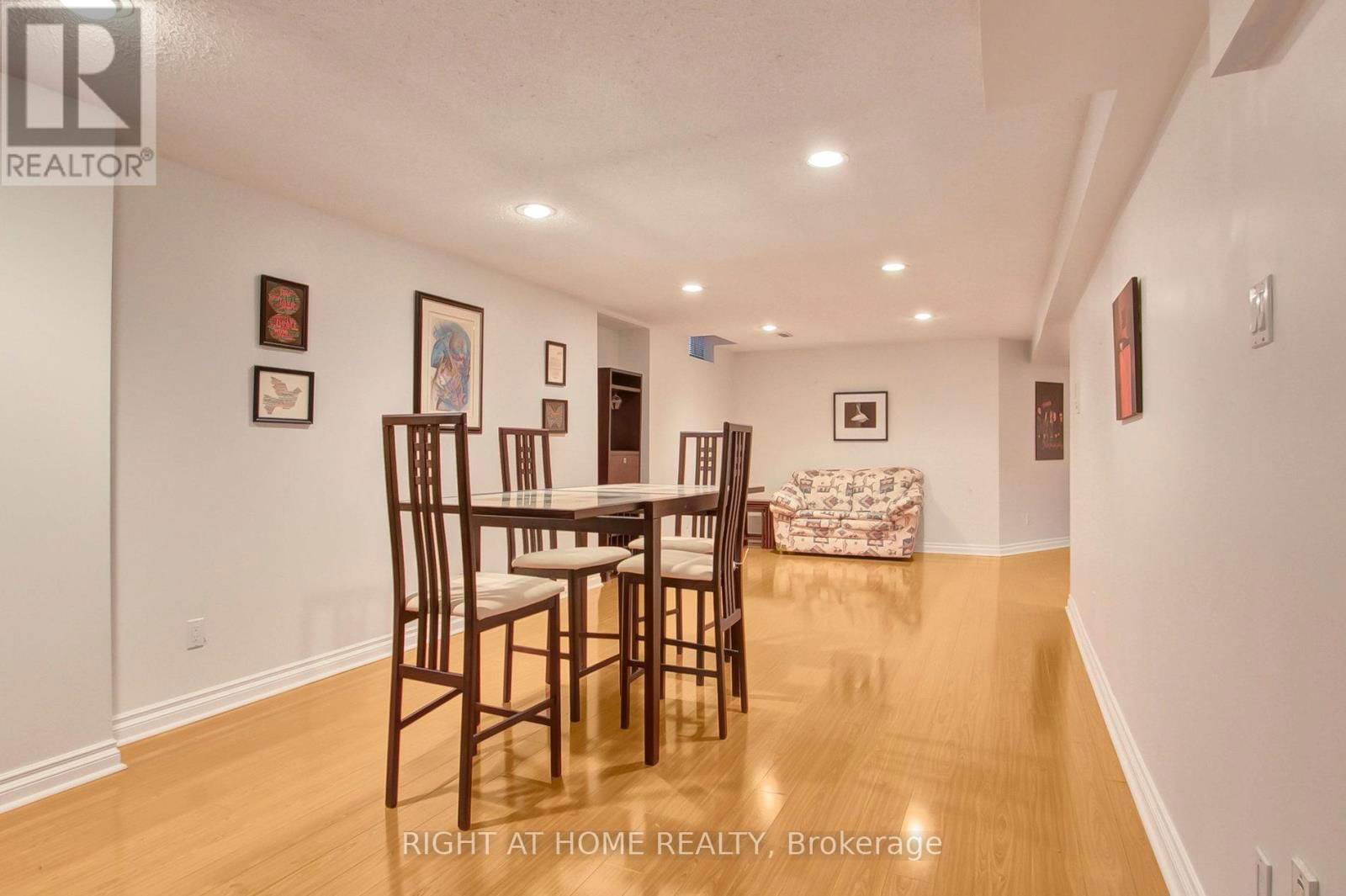 53 WALTHAM CRESCENT Image 40