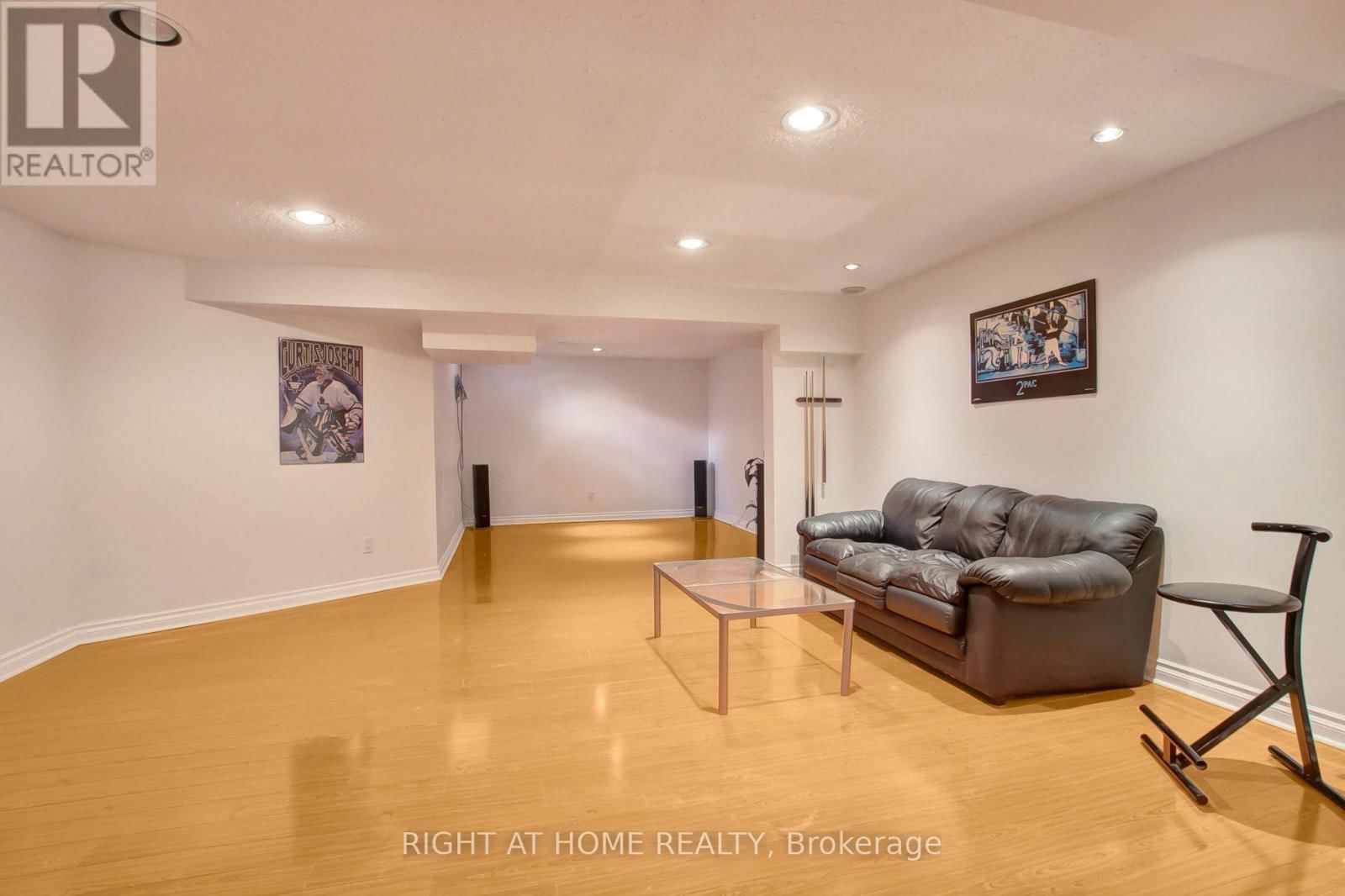 53 WALTHAM CRESCENT Image 43