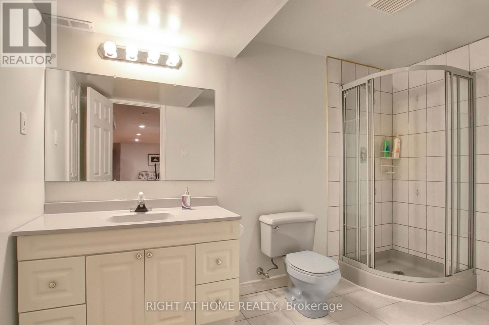 53 WALTHAM CRESCENT Image 44