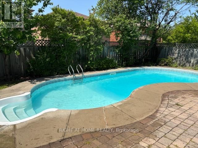 53 WALTHAM CRESCENT Image 45