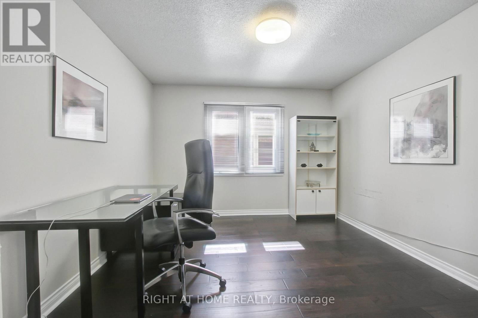 53 WALTHAM CRESCENT Image 7