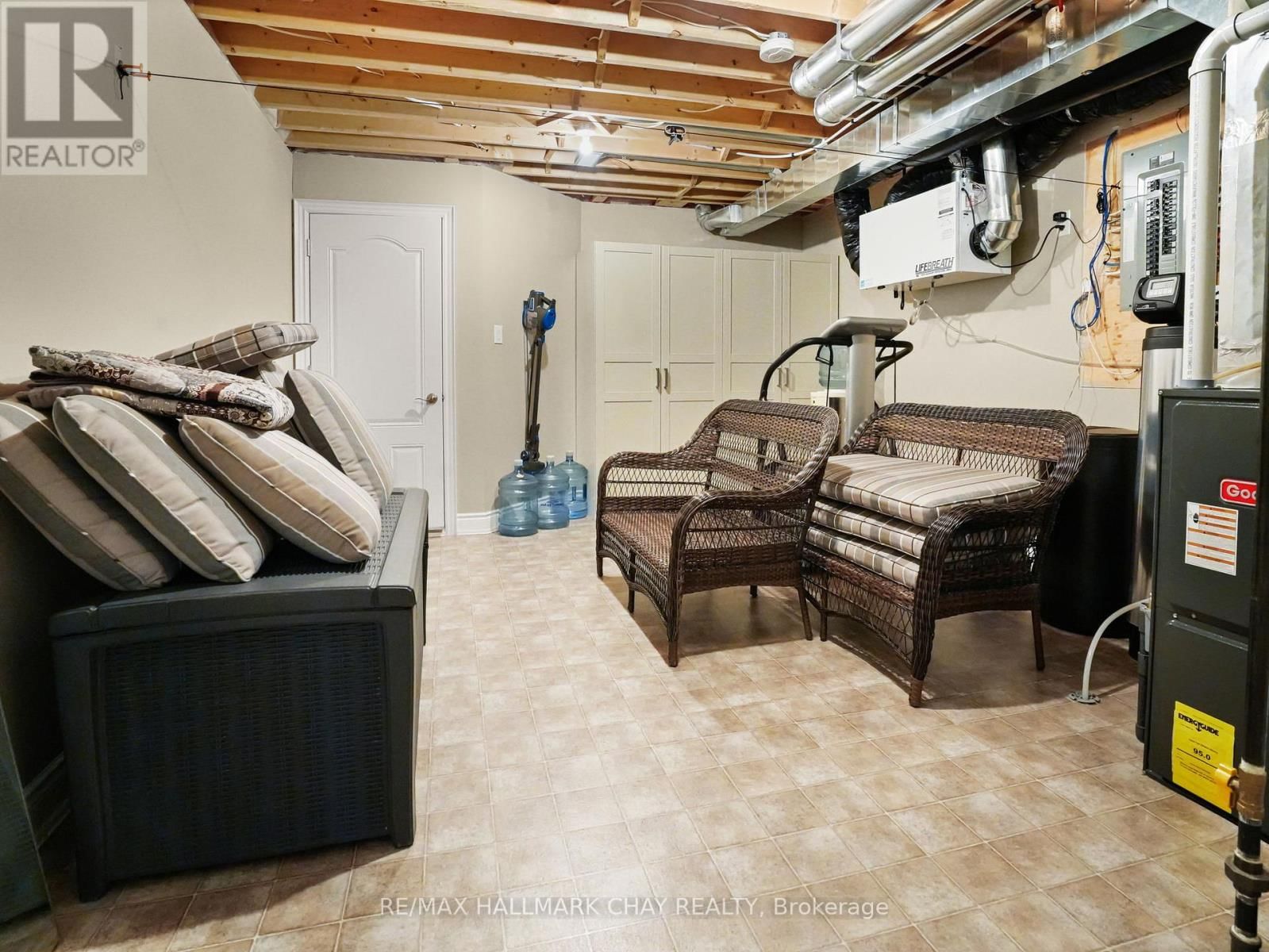 180 RIDGE WAY Image 35