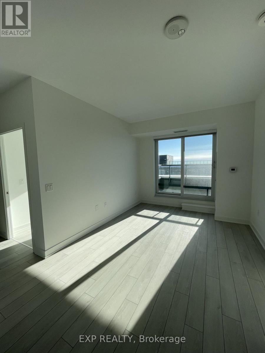 917 - 100 EAGLE ROCK WAY Image 3