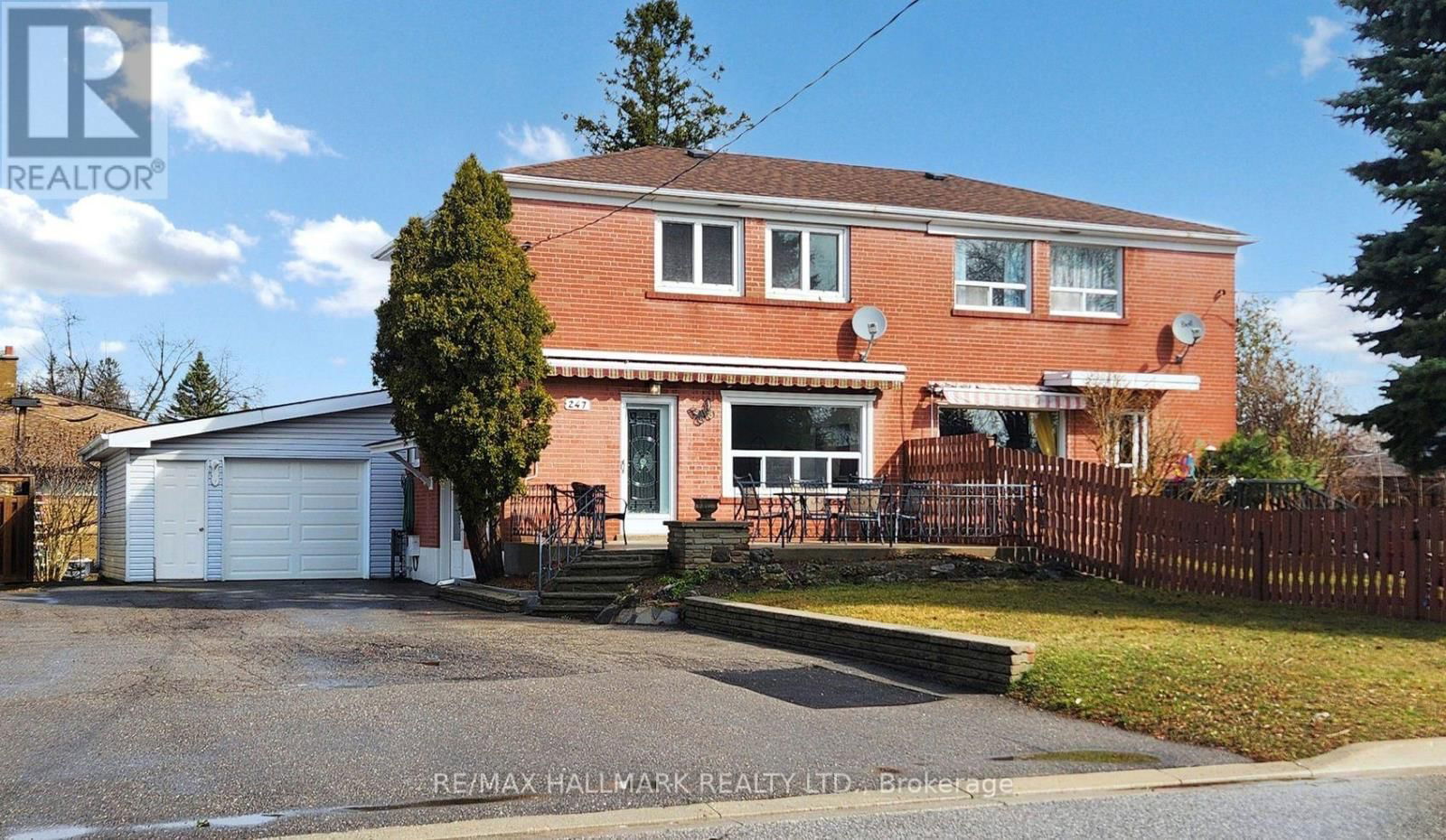 247 DEMAINE CRESCENT Image 1