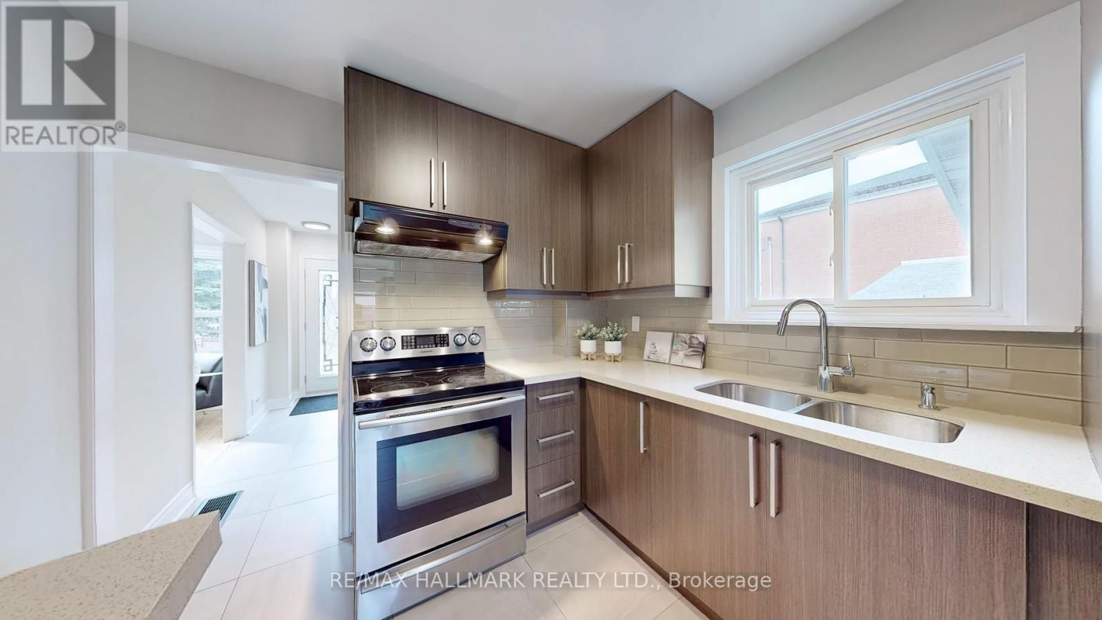247 DEMAINE CRESCENT Image 12