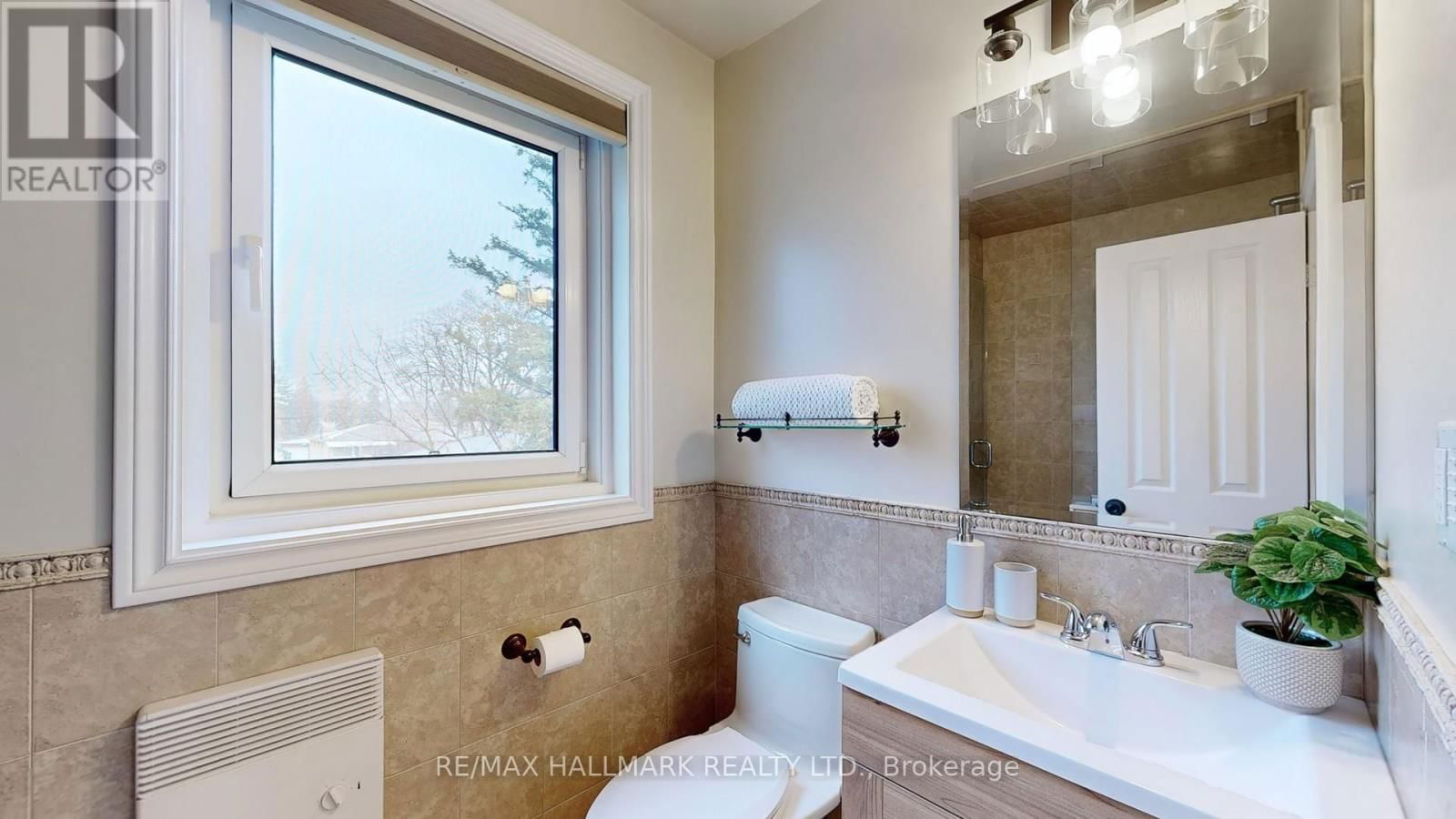 247 DEMAINE CRESCENT Image 21