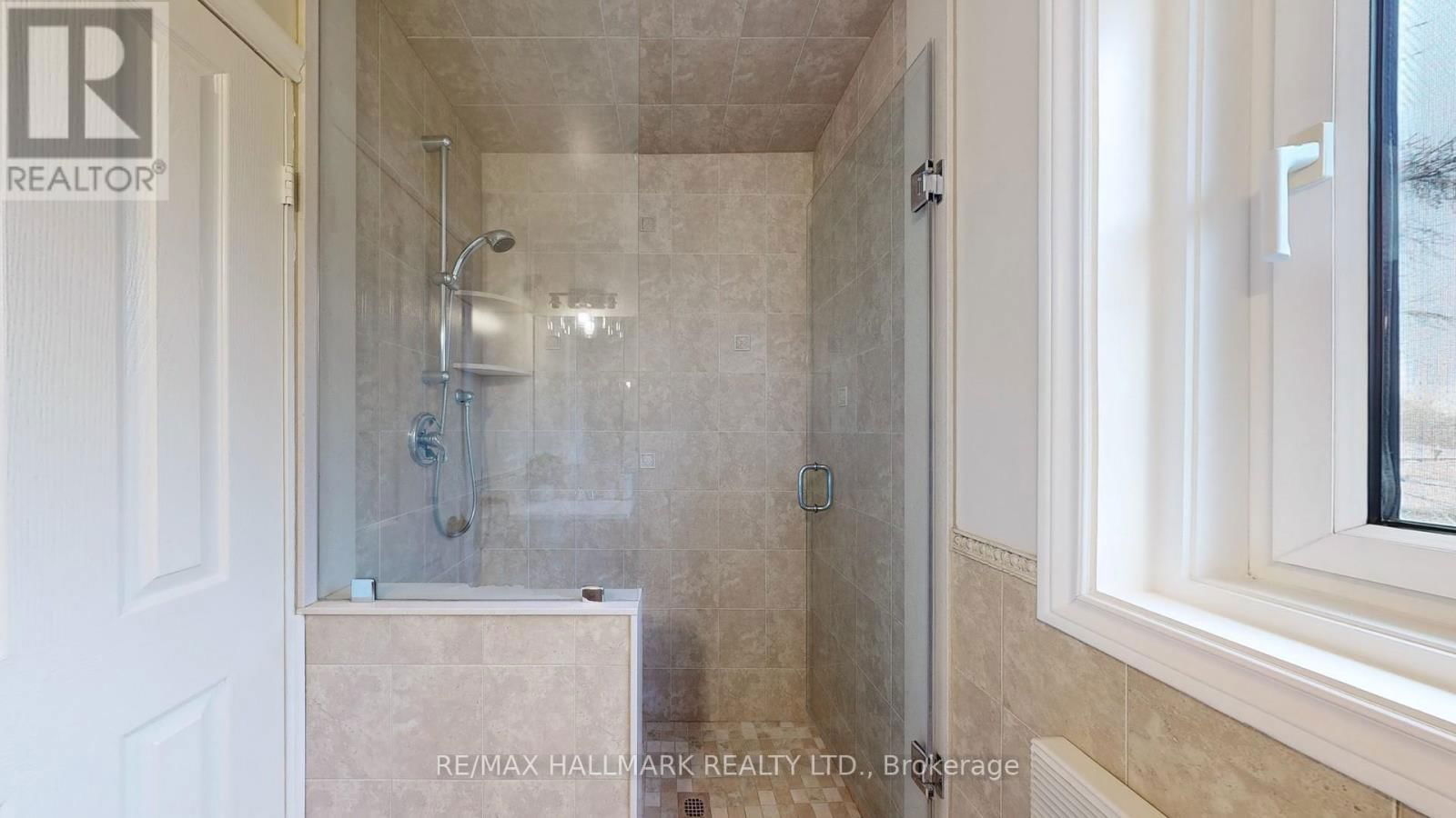 247 DEMAINE CRESCENT Image 22