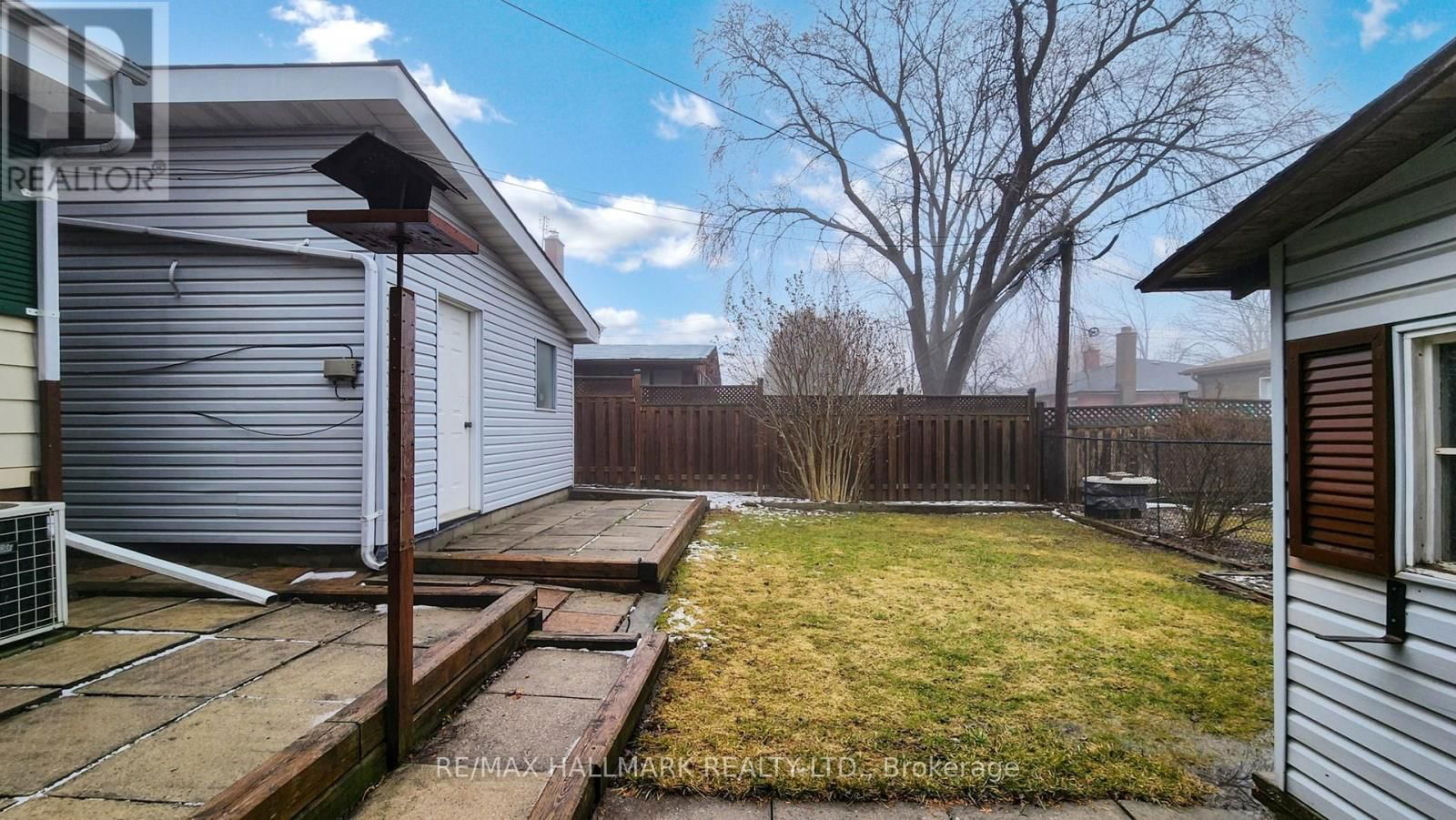 247 DEMAINE CRESCENT Image 32