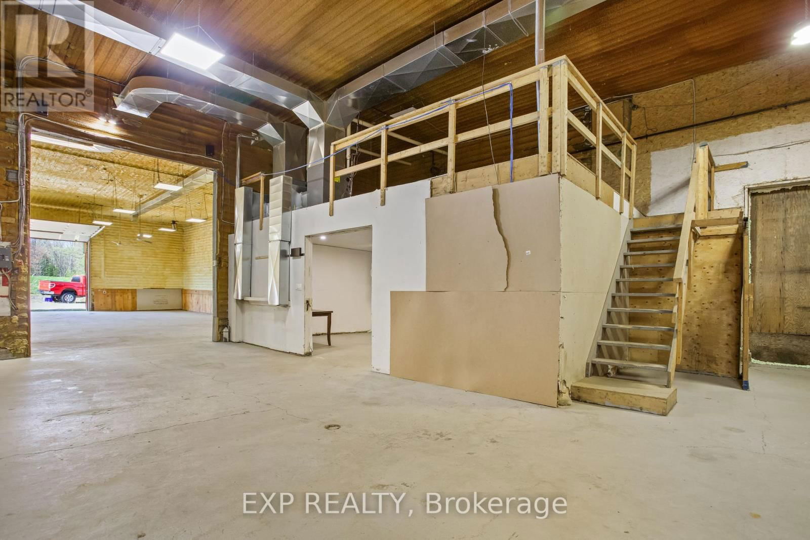 - Barn - 1153 CANAL ROAD Image 12