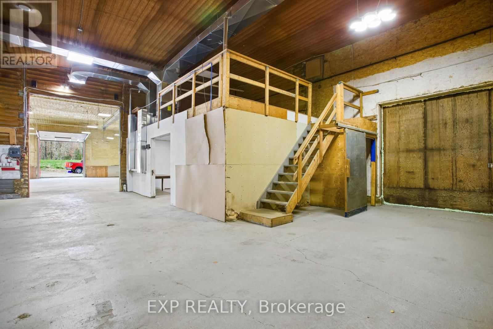 - Barn - 1153 CANAL ROAD Image 23