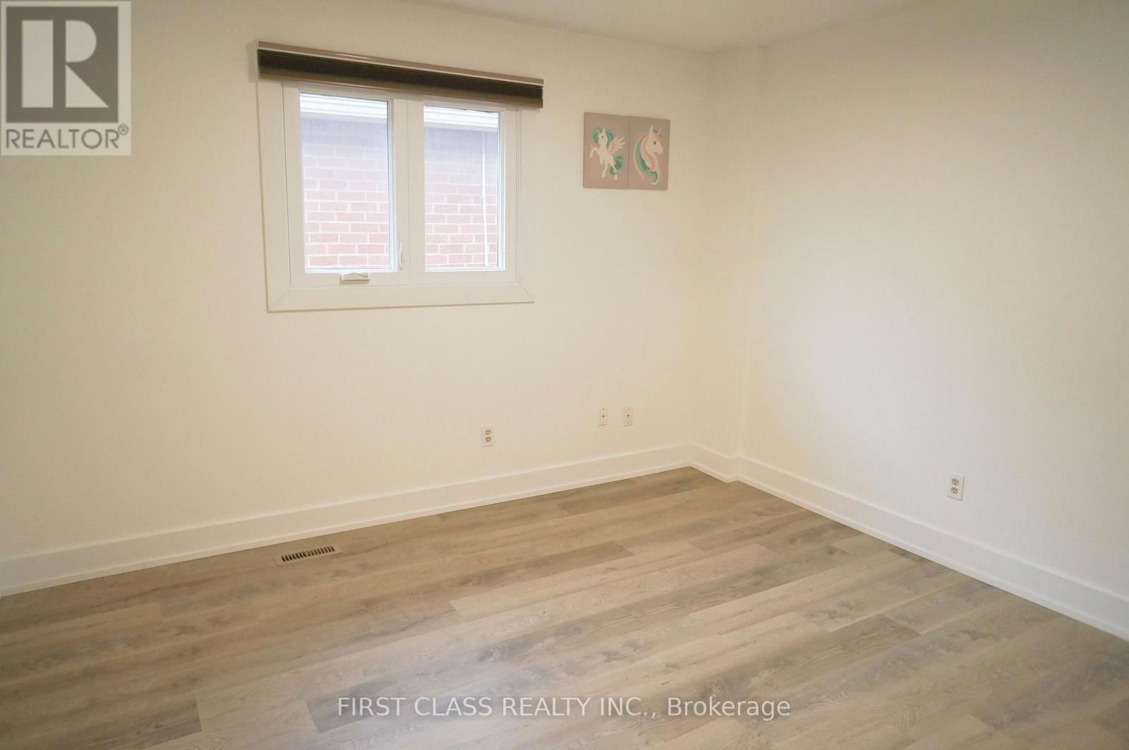 31 ELMPARK COURT Image 11