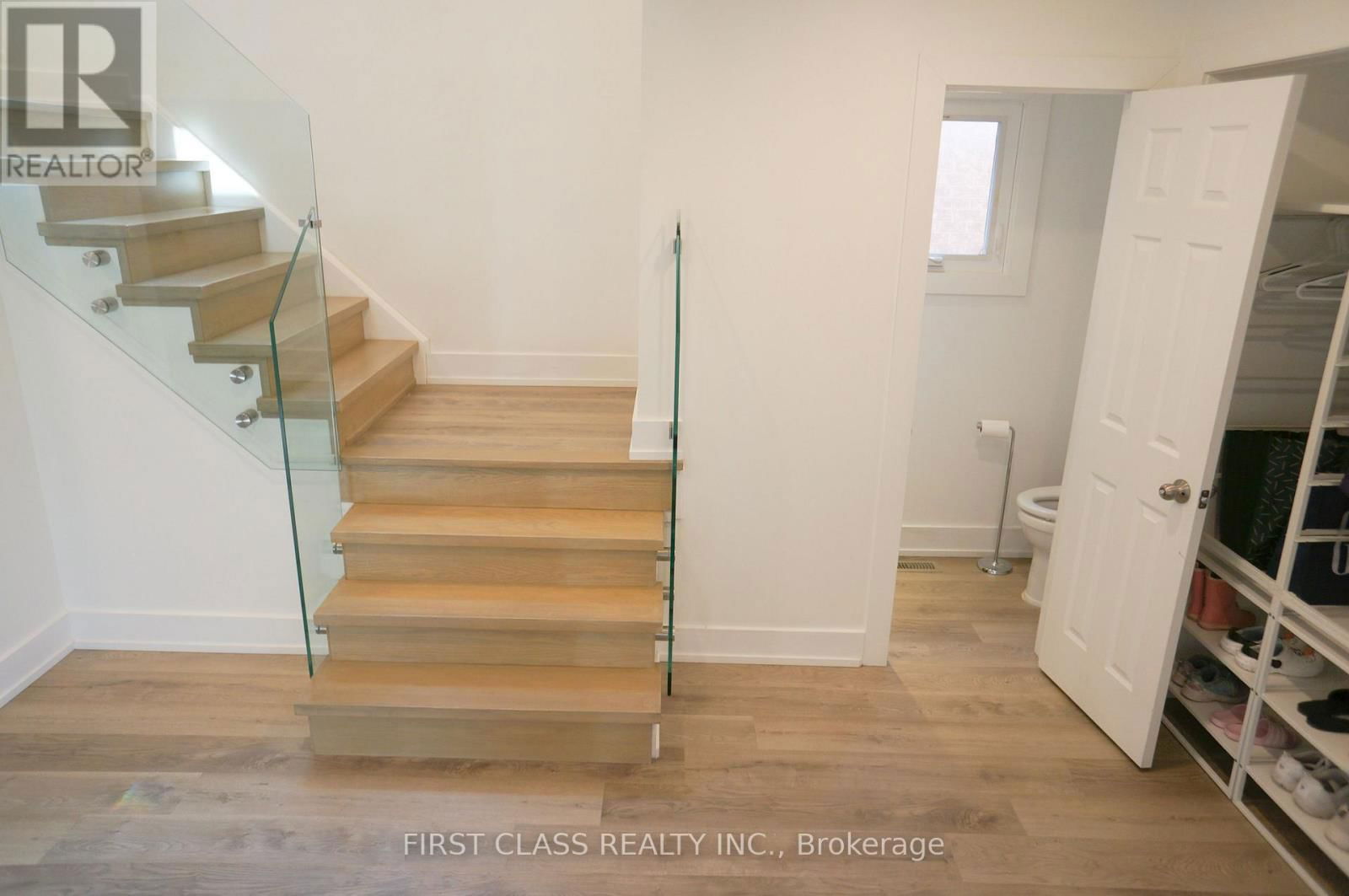 31 ELMPARK COURT Image 4