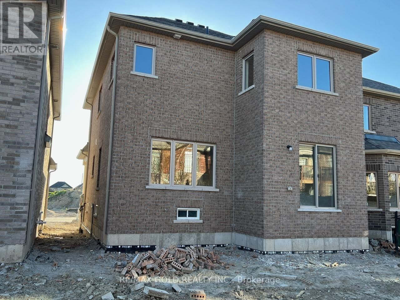 31 LAWRENCE D. PRIDHAM AVENUE Image 23