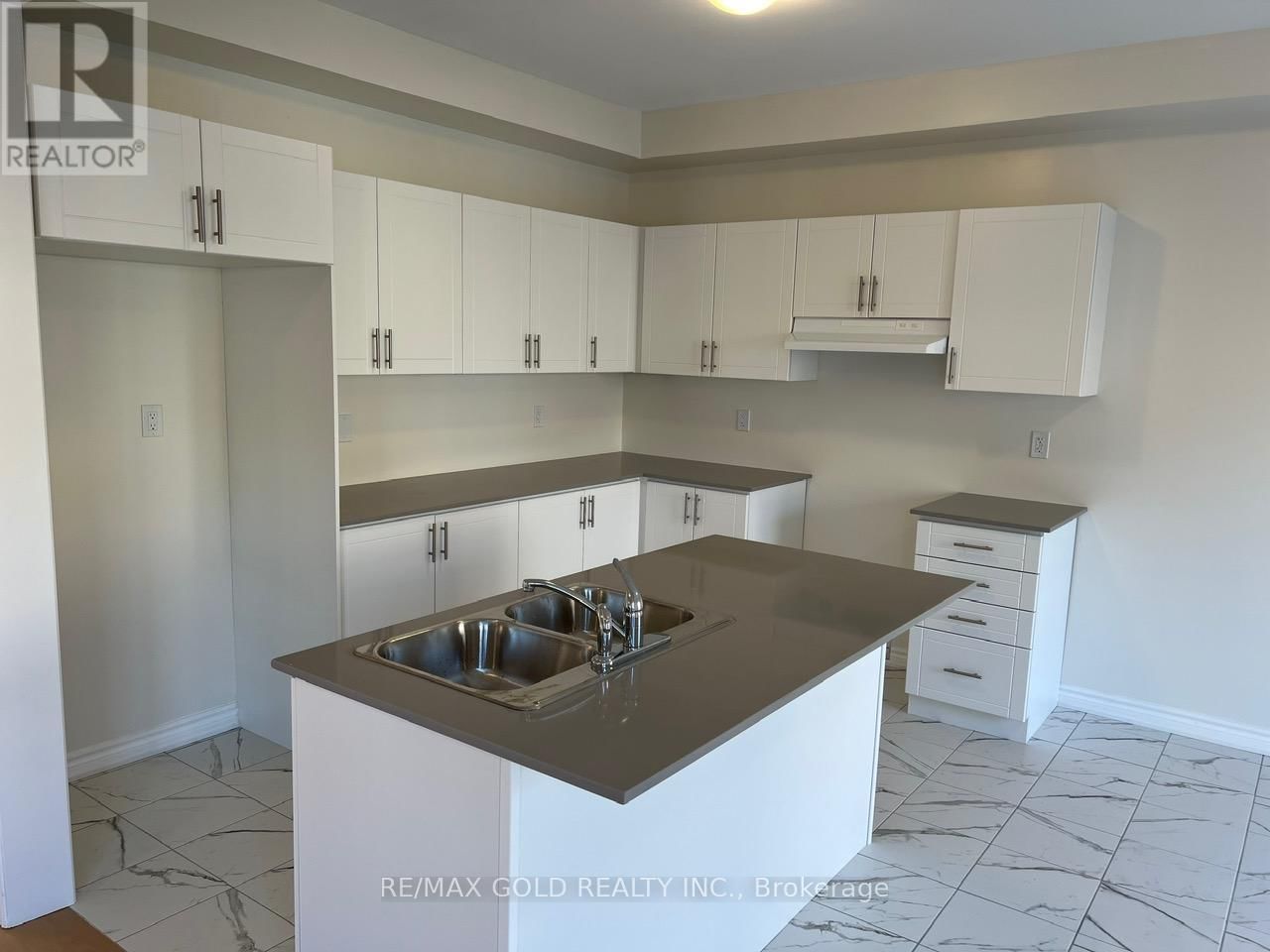 31 LAWRENCE D. PRIDHAM AVENUE Image 5