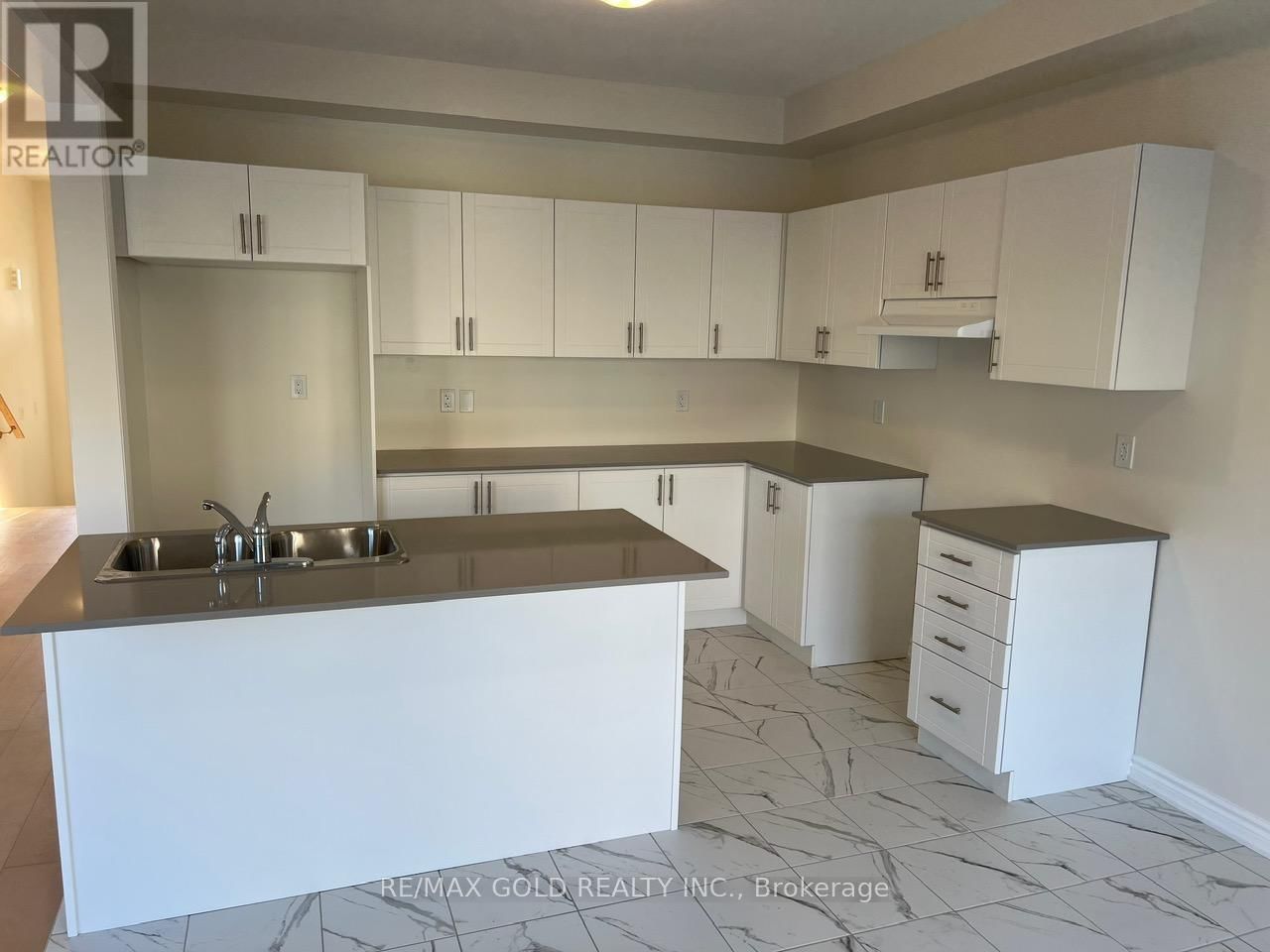 31 LAWRENCE D. PRIDHAM AVENUE Image 6