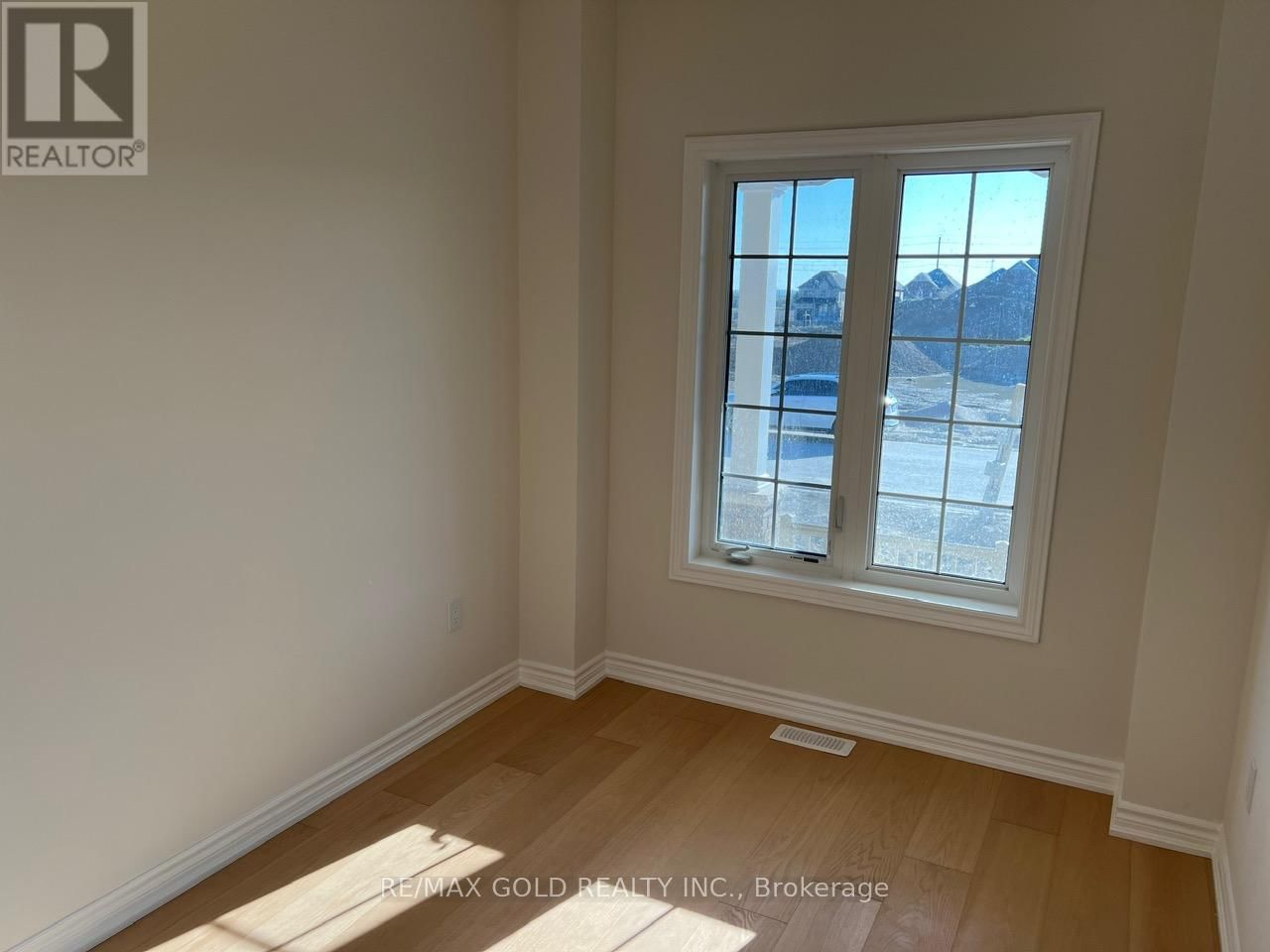 31 LAWRENCE D. PRIDHAM AVENUE Image 8