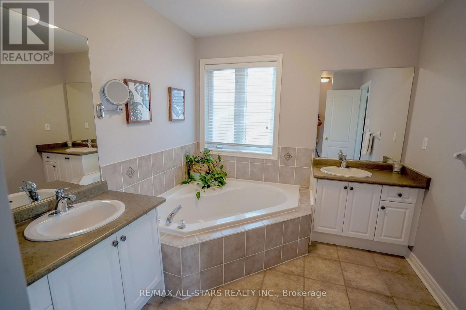 3 FURLAN COURT Image 13