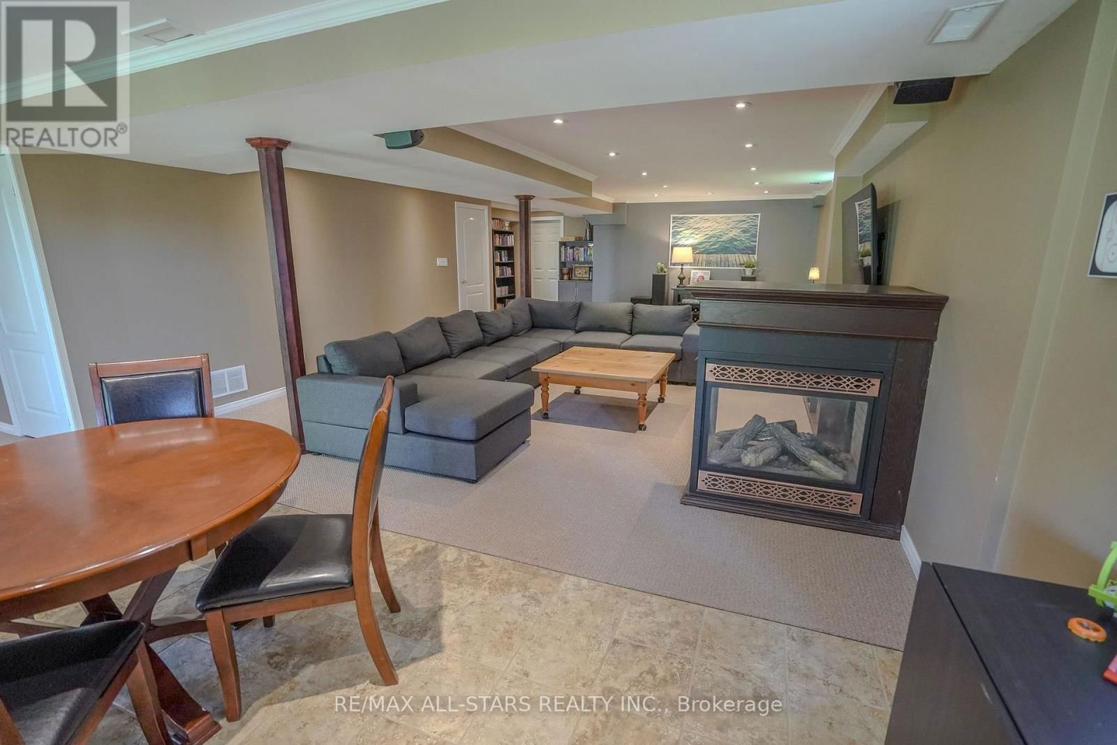 3 FURLAN COURT Image 24