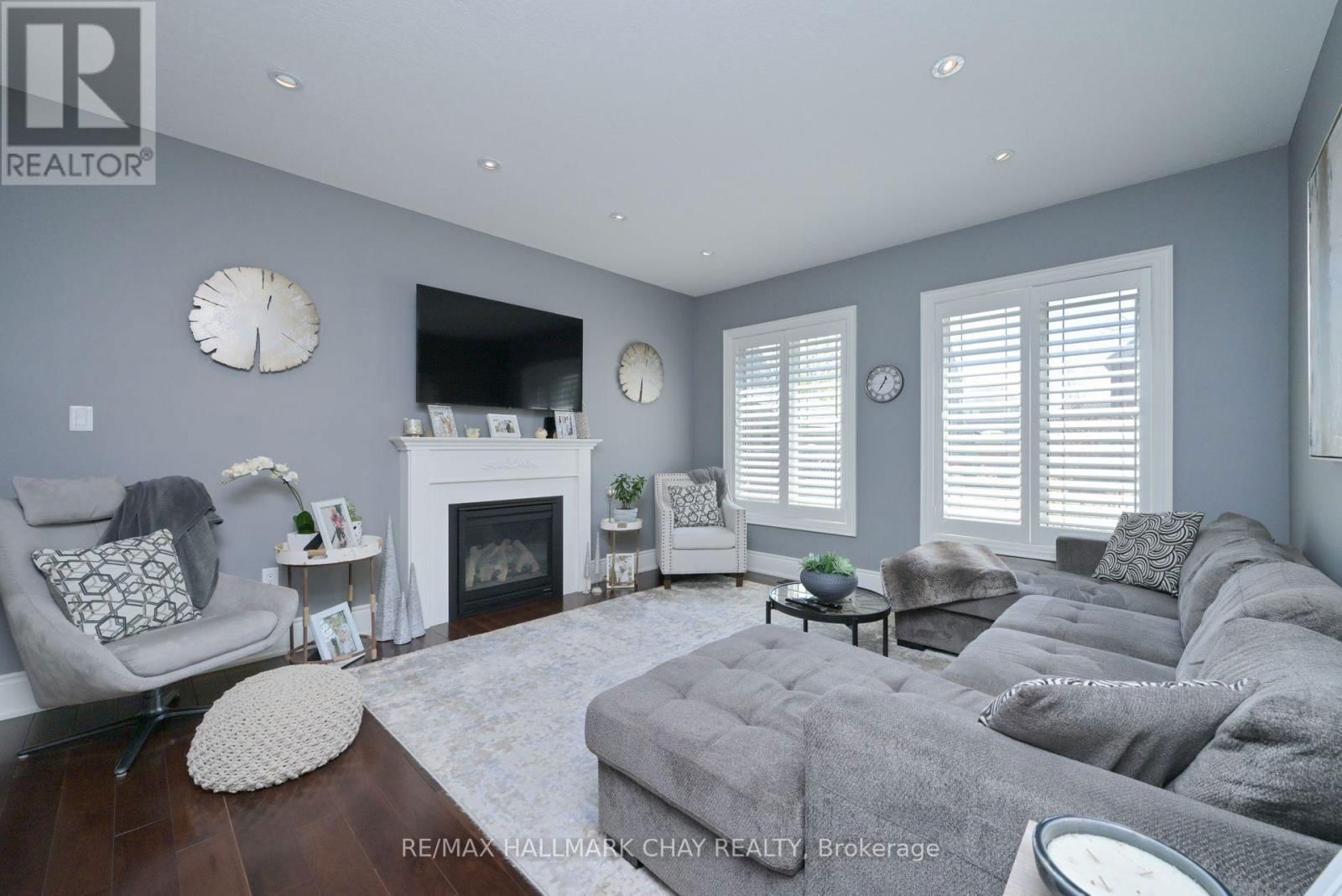 221 8TH AVENUE Image 12