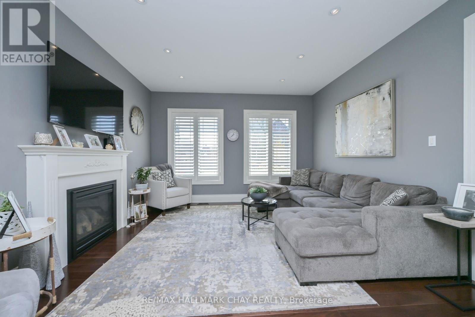 221 8TH AVENUE Image 13