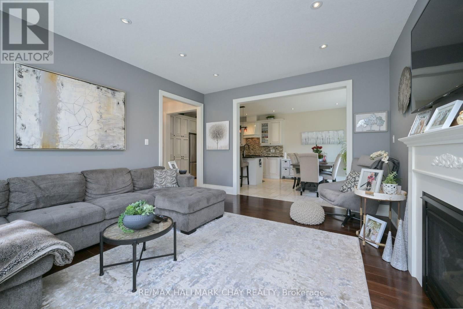 221 8TH AVENUE Image 14