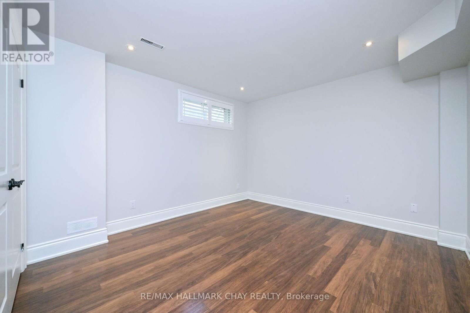 221 8TH AVENUE Image 36