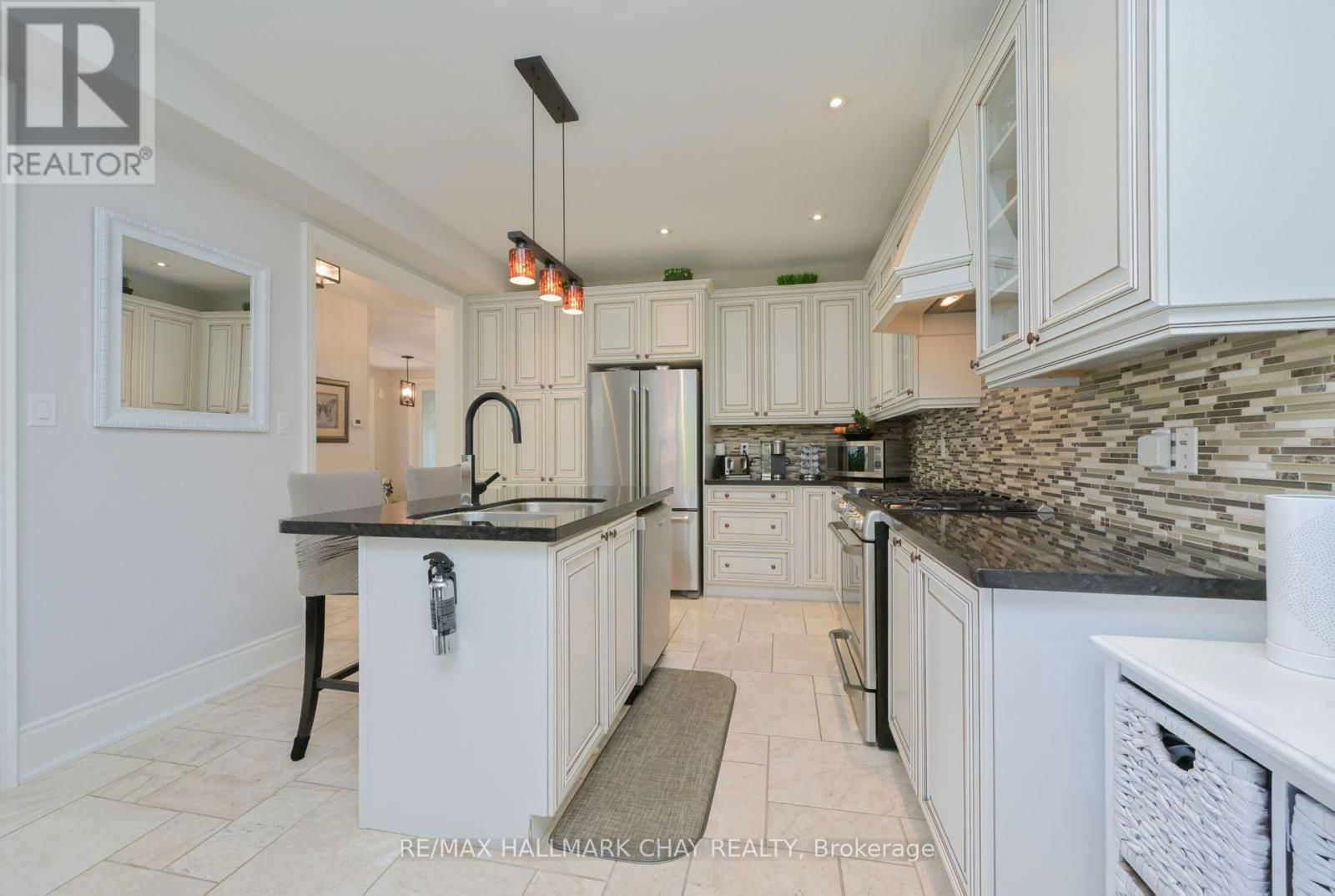 221 8TH AVENUE Image 7
