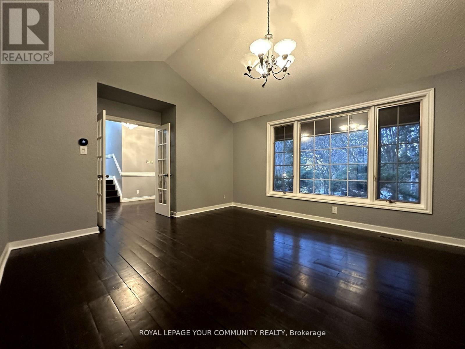 136 ARNOLD CRESCENT Image 12