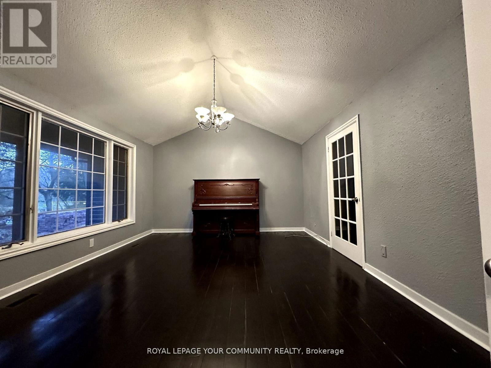136 ARNOLD CRESCENT Image 13