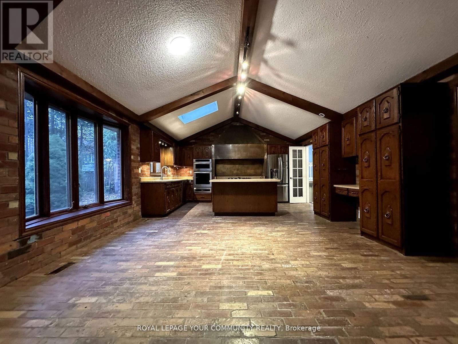 136 ARNOLD CRESCENT Image 9