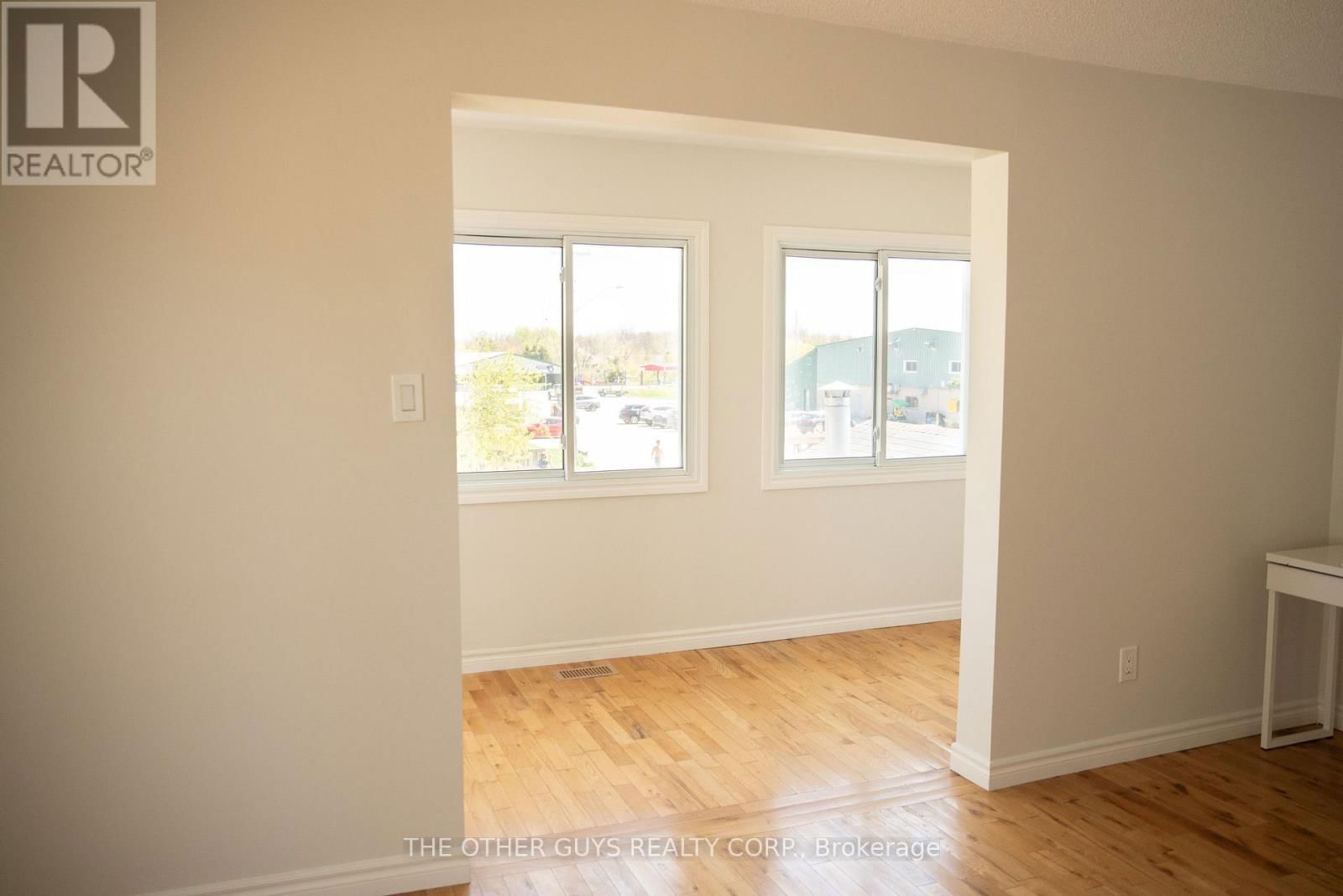 Upper - 244 BARRIE STREET Image 10