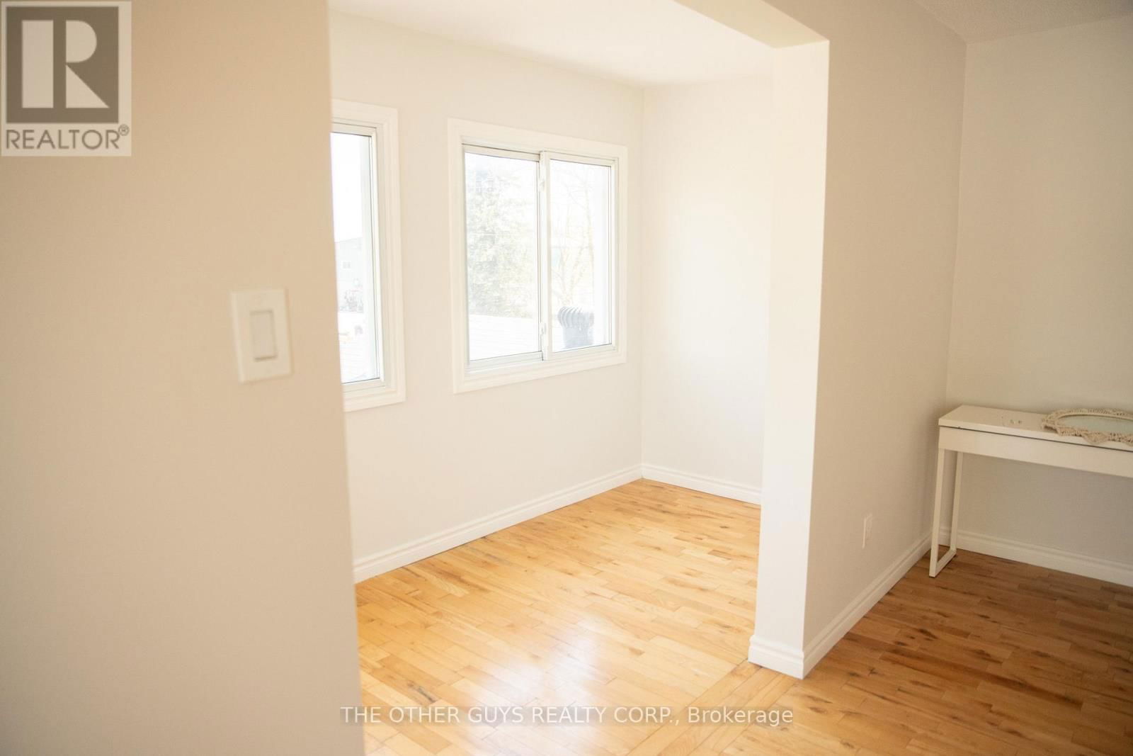Upper - 244 BARRIE STREET Image 12