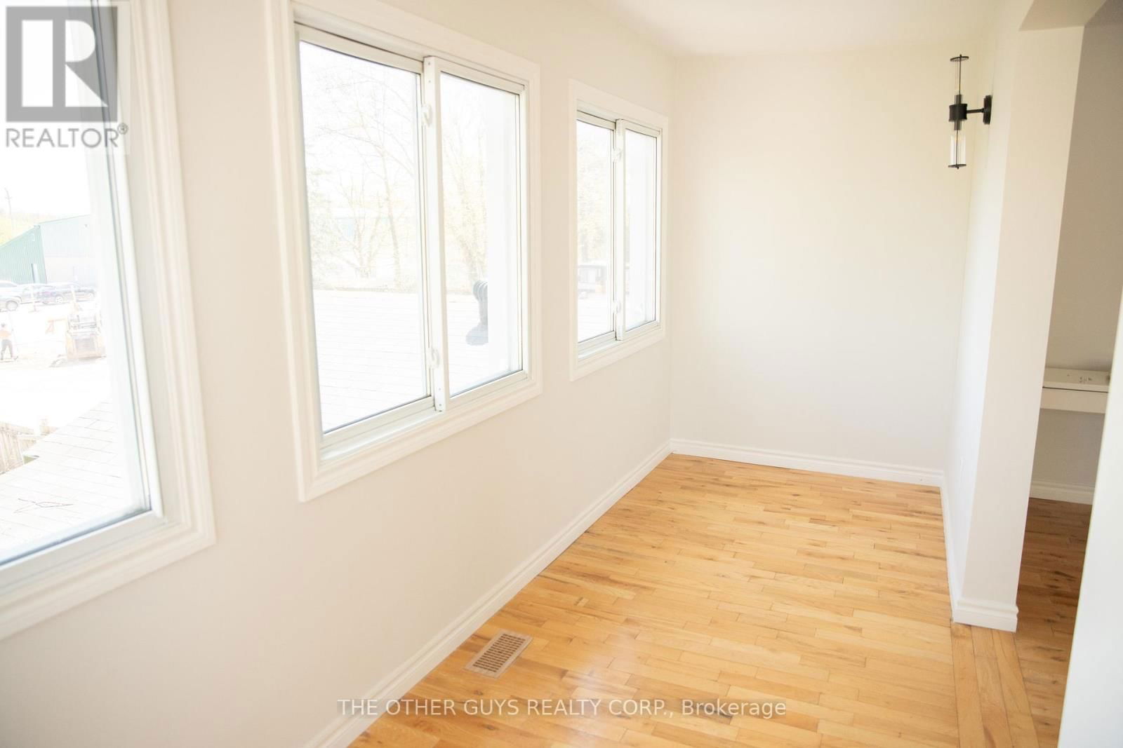 Upper - 244 BARRIE STREET Image 13