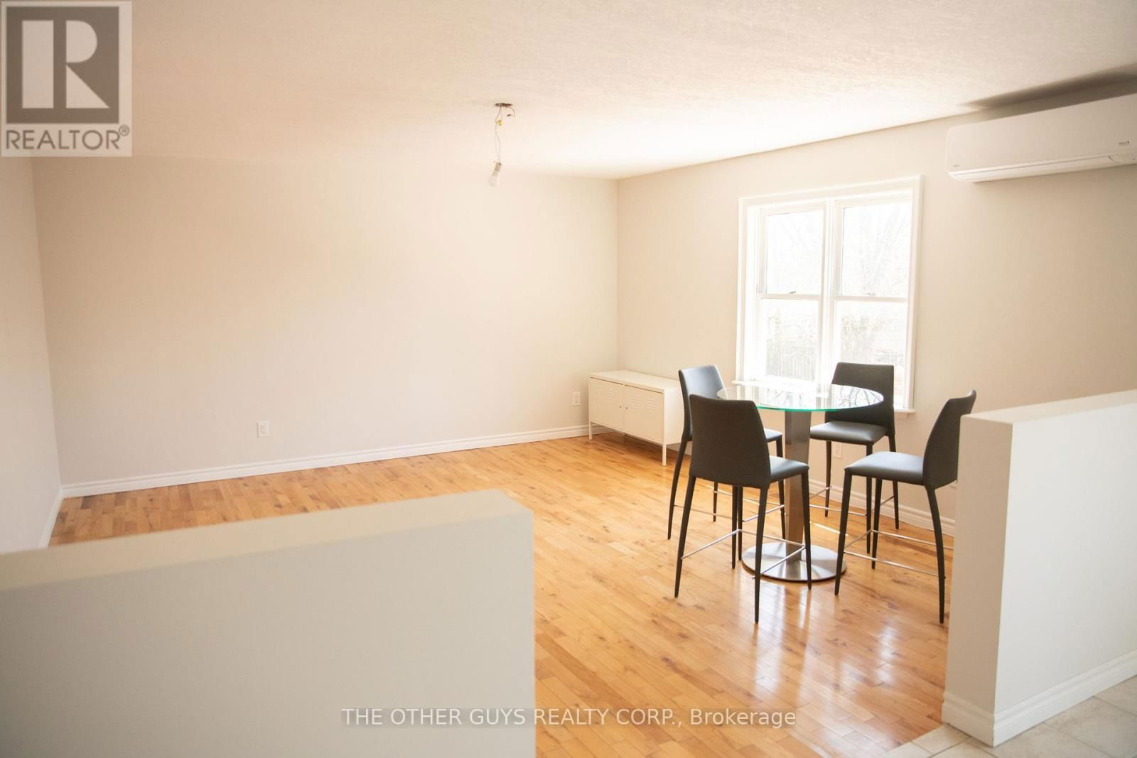 Upper - 244 BARRIE STREET Image 14