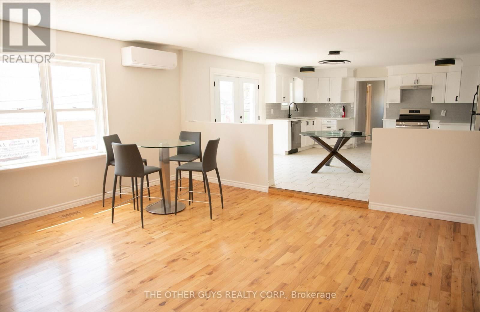Upper - 244 BARRIE STREET Image 15