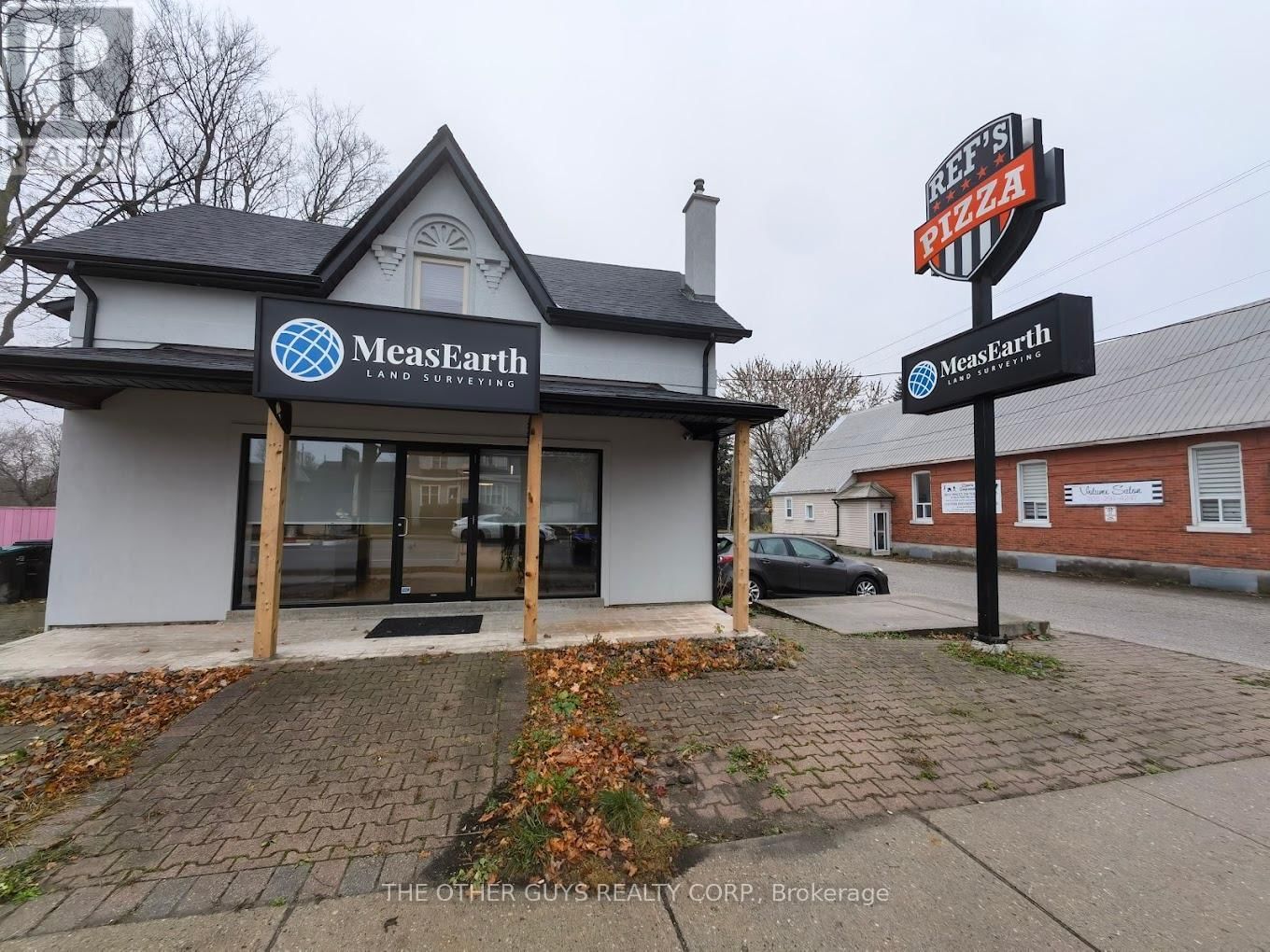 Upper - 244 BARRIE STREET Image 2