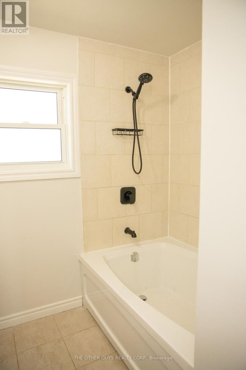 Upper - 244 BARRIE STREET Image 20