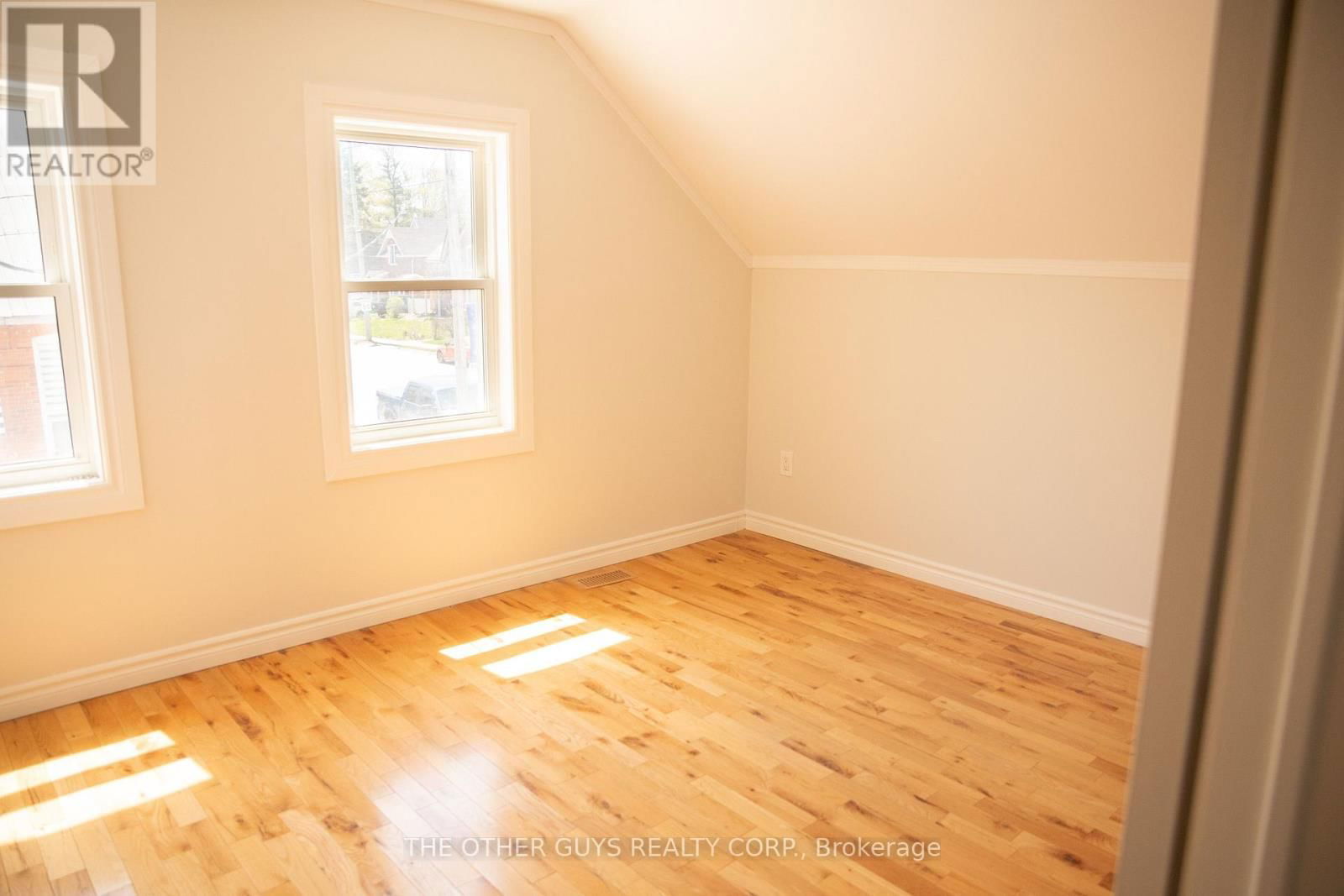Upper - 244 BARRIE STREET Image 21